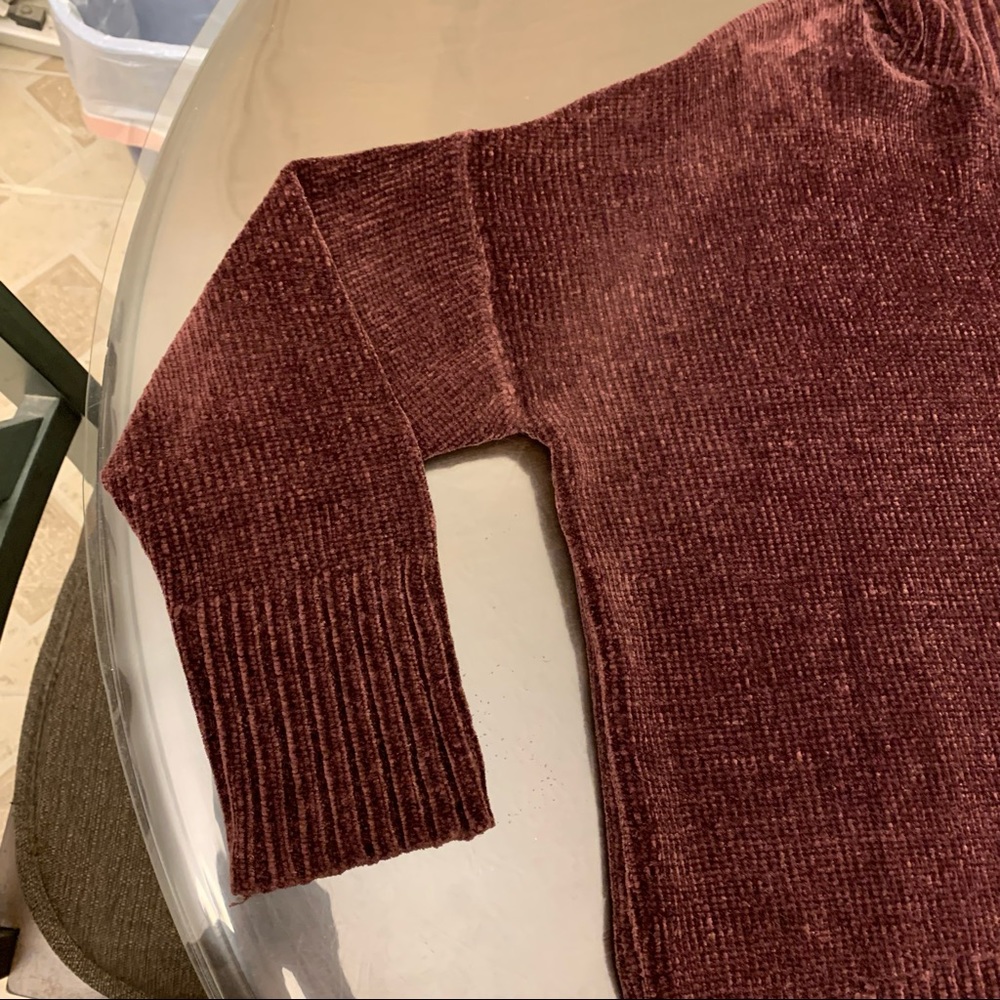 Sweater - Picture 5 of 10